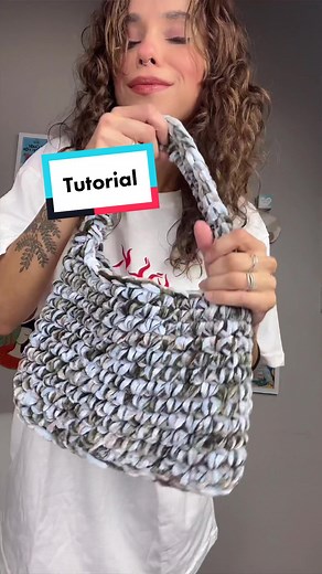 Quer aprender a fazer uma bolsa de crochê aveludadaaaa? vem que tem! #croche #crochet #bolsadecroche #ganchillo #velvet #tutorial #artesanato #diy #bolsa #CrochêSustentável #tutorialdecroche #ArtesanatoNoTikTok #ArteArtesanato #ArtesanatoDIY #DicasDeArtesanato #IdeiasDeArtesanato #CoisasFeitasAMão #Artesanatos #DicasDeDIY #presentefeitoamão #PresenteFeitoAMão #ArtesanatoCaseiro