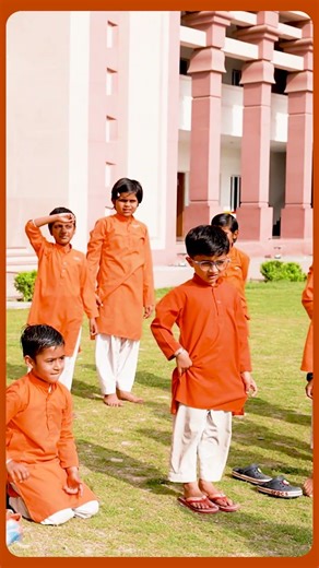 Patanjali Gurukulam: पतंजलि गुरूकुलम में बच्चों ने सिखाया Yoga, Vedic Knowledge का अनोखा Tradition