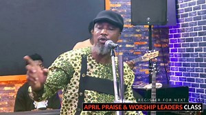 Tips To Help You Train Your Voice Effectively. If you practice regularly you can have an awesome singing voice and know how to sing. #howtosing #singingtips #vocaltraining #voicetraining | The Online ChoirMaster