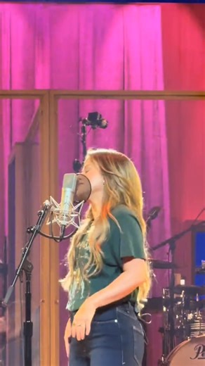 Kelly Clarkson’s stunning rendition of “Walk Away” live from Studio Sessions Residency in Las Vegas, July 26, 2025 — pure vocal power and emotion! 🎤✨ #KellyClarkson #WalkAway #LasVegasResidency | Jobby's Kitchen