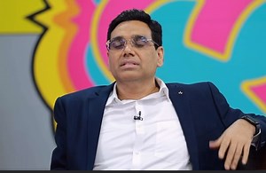 IPS Manoj Sharma and IRS Shraddha Joshi share their experience in The Lallntop's 'Guest in the Newsroom', tell an interesting anecdote of their marriage. How premature wedding vegetables ran out and how they solved this problem, worth listening to. Watch the full video! | NK brothers