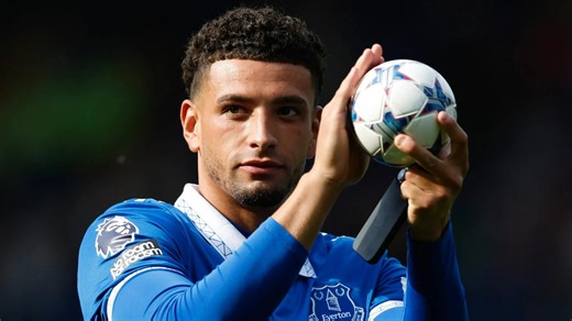 Everton poised to take £15m hit on Godfrey as Euro giants line up shock transfer