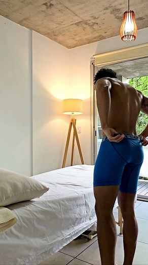 𝗖𝗥𝗜𝗦𝗧𝗜𝗔𝗡 𝗕𝗢𝗕𝗔𝗗𝗜𝗟𝗟𝗔 • 𝘔𝘢𝘴𝘴𝘢𝘨𝘦 𝘵𝘩𝘦𝘳𝘢𝘱𝘪𝘴𝘵 🪷 on Instagram: "〰️🔺Mobilizing the 𝘴𝘢𝘤𝘳𝘶𝘮, the triangular bone at the base of the spine, helps prevent imbalances in the pelvic region, which can impact the entire musculoskeletal system ⤵️ A flexible sacrum supports the smooth functioning of the hips, pelvis, and lower spine in daily activities ➡️ Gentle movements can enhance blood circulation to the sacral area, promoting healing and reducing inflammation. ➡️ Mobil