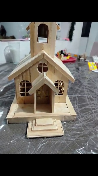 Manualidades para hacer una iglesia con abatelenguas