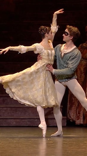 The lightness of first love 🌹 In Kenneth MacMillan’s Romeo and Juliet, Juliet dances with quiet joy, her movement full of grace and possibility. This is a moment touched by innocence, before love and tragedy entwine. 🎥 Yasmine Naghdi as Juliet | Royal Ballet And Opera