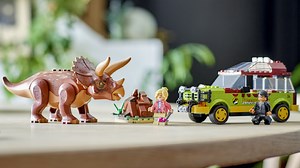 There’s dino dung in one of the new LEGO Jurassic Park sets