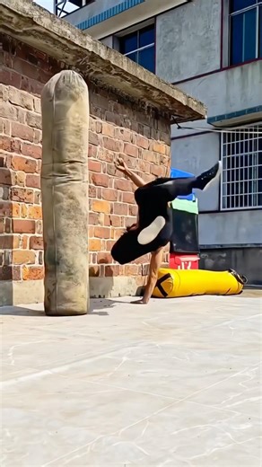 Master the capoeira kick in few steps 🔥#shorts #ashortaday #martialarts #tutorial #fypp