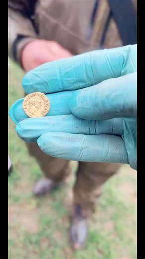 ROMAN GOLD COIN FOUND 😱