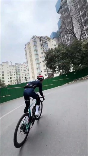 POV: The perfect escape from the city noise. 🏙️➡️🌲 Where are you riding this weekend? #cycling