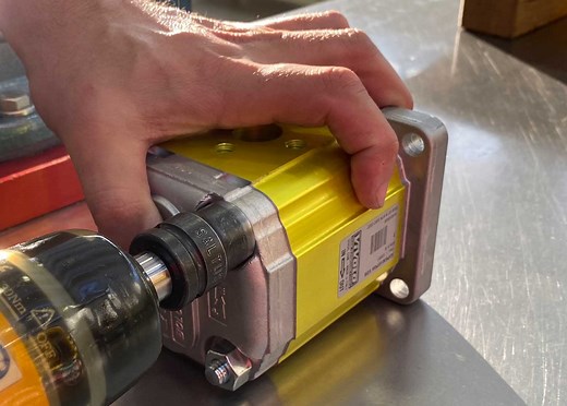 How to Reverse a Hydraulic Pump Rotation Direction • Vivoil