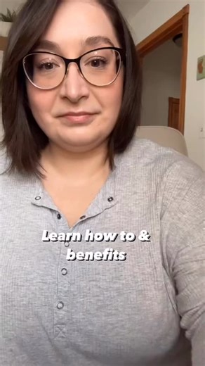 Janelle Foster | RN, BSN, CBC on Instagram: "How to hand express! 🤚 Learning how to hand express (ideally before you have your baby) is such an important skill to have when it comes to breastfeeding. 🤱 👉It can take some practice to get the hang of it and learn what works best for you. So that’s why I encourage you to practice and learn prenatally so you’re ready when baby comes! 🎥Personally I feel like the best way to learn hand expression is to watch videos of people doing it! Remember ‼️Pr