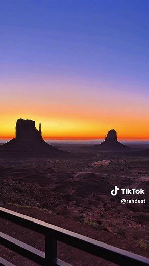 Discover the Magic of Hiking in Monument Valley