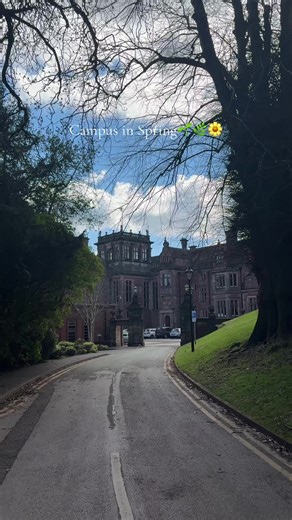 Beautiful Walks at Keele University Campus in Spring