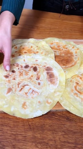 1.5M views · 52K reactions | Con 4 ingredienti fai delle PIADINE SENZA FARINA..!!  | Diana & Alessio | Facebook