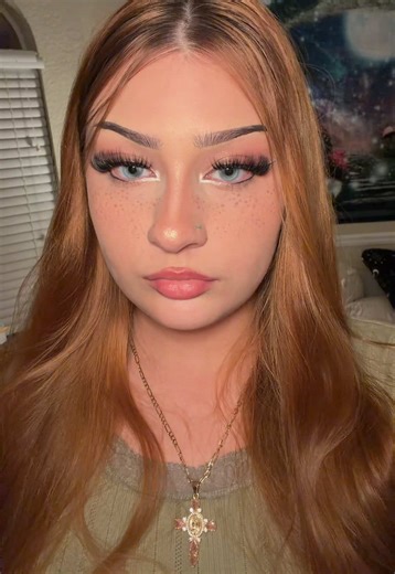 Stunning Makeup Tips for Contact Lenses Wearers