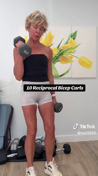 💪 10-MINUTE BICEP CHALLENGE 💪 Grab your weights and let's work those biceps! I'm using 15 lb (6.8 kg) and 20 lb (9.1 kg) dumbbells. Do 10 reps of each exercise, 3 rounds through, and you'll have a quick and effective workout done in just 10 minutes. ☀️ SUMMER CHALLENGE Fit Over 40 Sweat and Sculpt STARTS JUNE 22 ☀️ The last challenge was such a success that I knew we had to do another one! The women in the group got stronger, stayed consistent, built confidence, and created healthy habits that