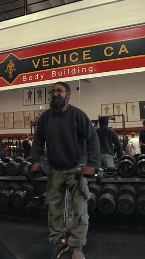 Upright Dumbbells .. Charles Glass Secret Technique for maximum results! #charlesglass #charlesglasstechnique #bodybuilding #bodybuilder #goldsgym #uprightrow #shoulderworkout #shoulderday