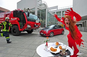 Extreme Brüder: Abarth 595C trifft Iveco Dragon 6x6 - AUTO BILD