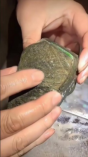 据说，这个很赚 #翡翠 #古玉收藏 #jade #翡翠手鐲 #玉 #熱門 #綠a翡翠 #玉佩 #jadeite #crystals