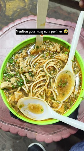 share with your num num partner 👩‍❤️‍👨🍜 #viral #foryou #foodie #realtionship #couole #foodshorts