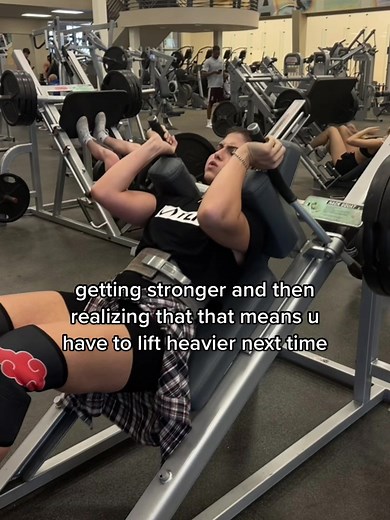 knee sleeves from @VILLAGE HIDDEN IN IRON code | CHEEKS