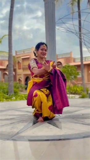 Bhavyashree Rai on Instagram: "Dance is the hidden language of the soul,,,its dreaming with the entire body and soul♥️ Atmada bhashe natya,,, Happy Monday.. Makeover and vc @mallesh_makeup_studio #recommended #viral #colorskannada #explore page #dance reels #classical #explore"