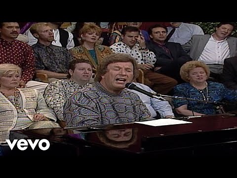 Bill & Gloria Gaither - When You Pray (Live)