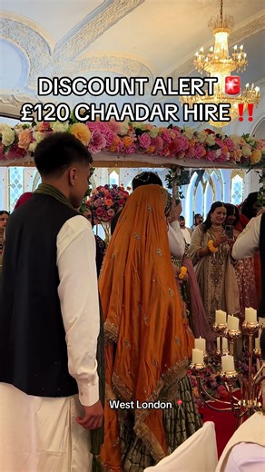 Stunning Mehndi Entrance with Phoolon Ki Chaadar