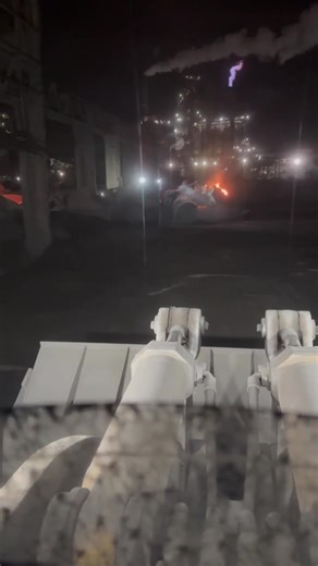 Working with molten slag is next level! | Mining Mayhem