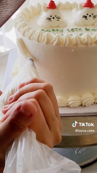 Kue Ulang Tahun Karakter Kucing yang Aesthetic