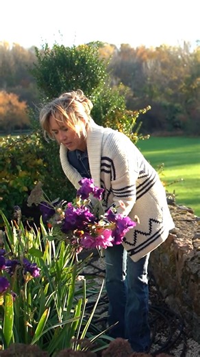 Cookbook Author Ruth McKeaney invites us to her Pennsylvania farm for a festive feast in her barn. She shares her best tips and tricks along the way and shows us that turning a house into a home takes more than just great design. She is hosting a dinner party for 20 people and shows us how she prepares — from the food, to the flowers to the table decor. FULL EPISODE LINKED IN BIO! #home #housetour #homeworthy #farmhouse #dinnerparty #homedecoration | Homeworthy