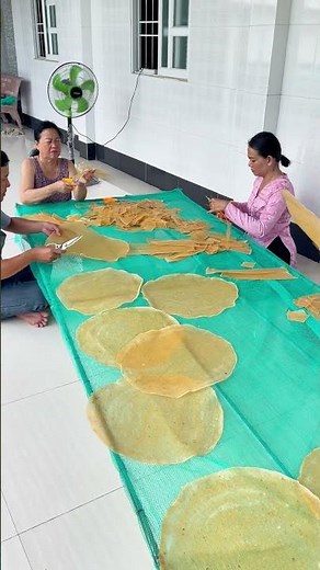 Anyone who grew up in the Mekong Delta is surely familiar with this dish#shrimpcrisps #prawncrack...