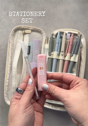 My new favorite all in one stationery pack with a cute pouch that comes with it ✨ These highlighters will be perfect for my Hobonichi weeks spreads and I’m excited to use these new pens being a pen snob #journal #journaling #planner #hobonichiweeks #stationery