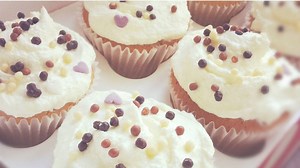 How To Frost Cupcakes With A Knife - Cake Decorist