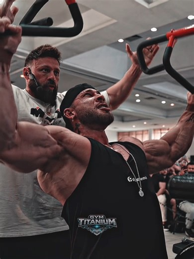 Training with Ramon Dino. @maxtitaniumoficial @ramondinoofficial #maxtitanium #bodybuilding #motivation #gym