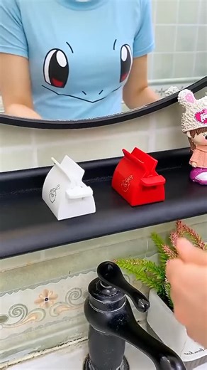 2.6K views | Gently rotate to squeeze out the remaining toothpaste #toothpastesqueezer#usefulstuff | Pixie Picks | Facebook