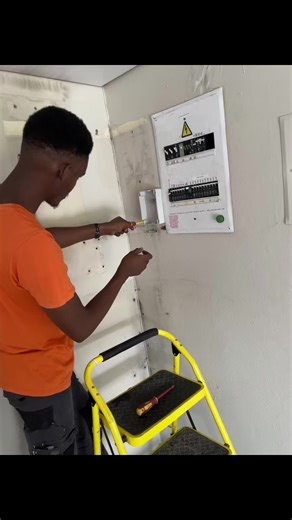 Work in progress 😎🔋wait and see the final outcome believe me you it’s worth the wait 🫡🪫this is renewable energy supply escape high electricity bills and use the grid as your backup power🤞🏾🔋 Mzansi solar Power on Waya waya‼️