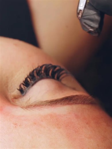 Brow secrets, revealed! 🤫 Watch Amanda transform brows with her expert techniques in this must-see tutorial. Prepare to be amazed! Learn from The Best✨ Up coming courses🎯 Toronto, August 8-10 Email us: info@permanentbeautybylili.com #PMUArtist #PMUTraining #BrowTraining #BrowArtist #BrowGoals #PMUBrows #TrainWithTheBest #yyccalgary #EliteTraining #PMU #MensBrows #PermanentMakeUpArtist #PermanentBeautyByLili