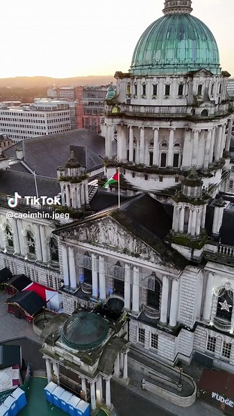 The Palestinian flag flying from Belfast City Hall. The flag might not be up passed 11am but it’s a show of solidarity. We have shared history with Palestine after what has happened on our island over hundreds of years by colonial powers. If you’re triggered by this consider finding a grip. . . . . #Fyp #Belfast #Photography #History #Ireland
