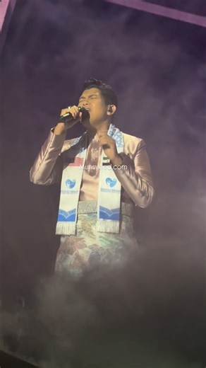 Munsyeed Dot Com on Instagram: "Persembahan penuh emosi oleh UNIC yang menyampaikan lagu Bintang Syurga yang didedikasikan khas buat semua saudara kita yang berjuang dari sebarang penindasan di luar sana. This Is UNIC - Live In Concert 20 Disember 2025 Ideal Live PJ #munsyeed #unic #thisisunic"