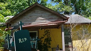 Exploring an Abandoned House From the 1980s in Southern Illinois