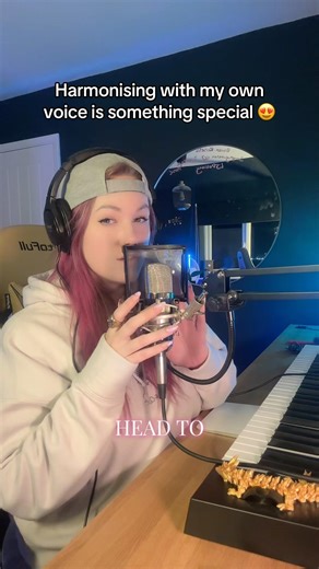 A little bridge from a song I’ve been working on 👀🩷 #sneakpeak #altpop #indieartist