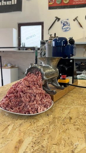 D.S. on Instagram: "DIY Electric MEAT Grinder from TRASH ! #meat #meatgrinder #meatmincer #diy #homemade #electric #ds #trash #mechanic #project"