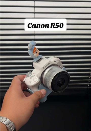 Canon R50 RF 18-45 - đi kèm bộ phụ kiện cute •Tình trạng: chức năng hoàn hảo, ngoại hình máy và lens còn đẹp 98% xước 2 bên quai chút xíu ah, kính sensor/lens đẹp ko mốc xước •Phụ kiện: đầy đủ pin, sạc, dây đeo, •Tặng kèm: thẻ nhớ, đầu đọc thẻ, và dán cường lực •Bảo hành: Chính Hãng BH đến 2/2027 . Bao test 7 ngày •Giá: combo 16tr500 Sẵn Lens 50f1.8 STM 99% fullbox: 4tr500 - Hỗ trợ thanh toán & Trả góp qua thẻ tín dụng Hỗ Trợ thu mua & lên đời sản phẩm - CrazeS #canon #canonr50