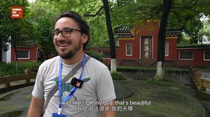 25 young people from 18 countries checked in at #Chengdu’s Wangjiang Pavilion Park, built in memory of the Tang Dynasty poetess #XueTao! They climbed Chongli Pavilion for a panoramic view, experienced making the famous “Xue Tao paper,” and immersed themselves in the poetic charm of “gazing at the river from Wangjiang Pavilion.” Many exclaimed, “Now we finally understand how important poetry is for learning #Chinese well.” | Chengdu Plus