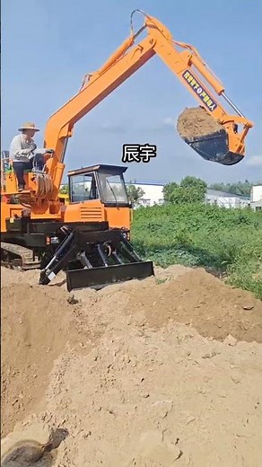 Four different types of truck-mounted wood grabbers jcb P-7170