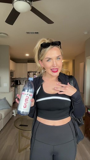 Cue the lizard! Why was dressing up as Meredith Blake so fun? #meredithblake #costume #parenttrap #meredithblakeaesthetic #halloween #easycostume #halloweenidea