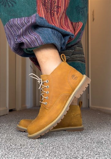 TIMBERLAND REDWOOD FALLS WATERPROOF CHUKKA 🟡 ICONIC WHEAT STYLE & ALL-DAY COMFORT 🥾🔥 #Timberland #ChukkaBoots #WheatBoots #MensStyle #BootSeason This Timberland Redwood Falls Waterproof Chukka in the classic wheat color delivers that timeless Timberland look everyone loves 🟡 Built with premium waterproof leather to keep your feet dry and comfortable in any weather 🌧️ The clean chukka design makes it perfect for everyday wear, work, or casual outfits 👖 Durable outsole gives solid grip and l