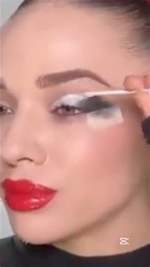 The Easiest Eyeshadow Hack for Beginners 👁️💄 #beautyhacks