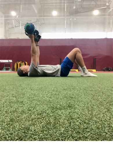 Showing how this movement enhances reactive capability 🌊 #TidalTank #Waterbag #Training #aquabagtraining #DynamicStability #excercisechallenge #ControlledInstability #CoreTraining